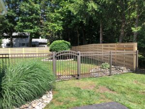 Horizontal Shadowbox Fencing