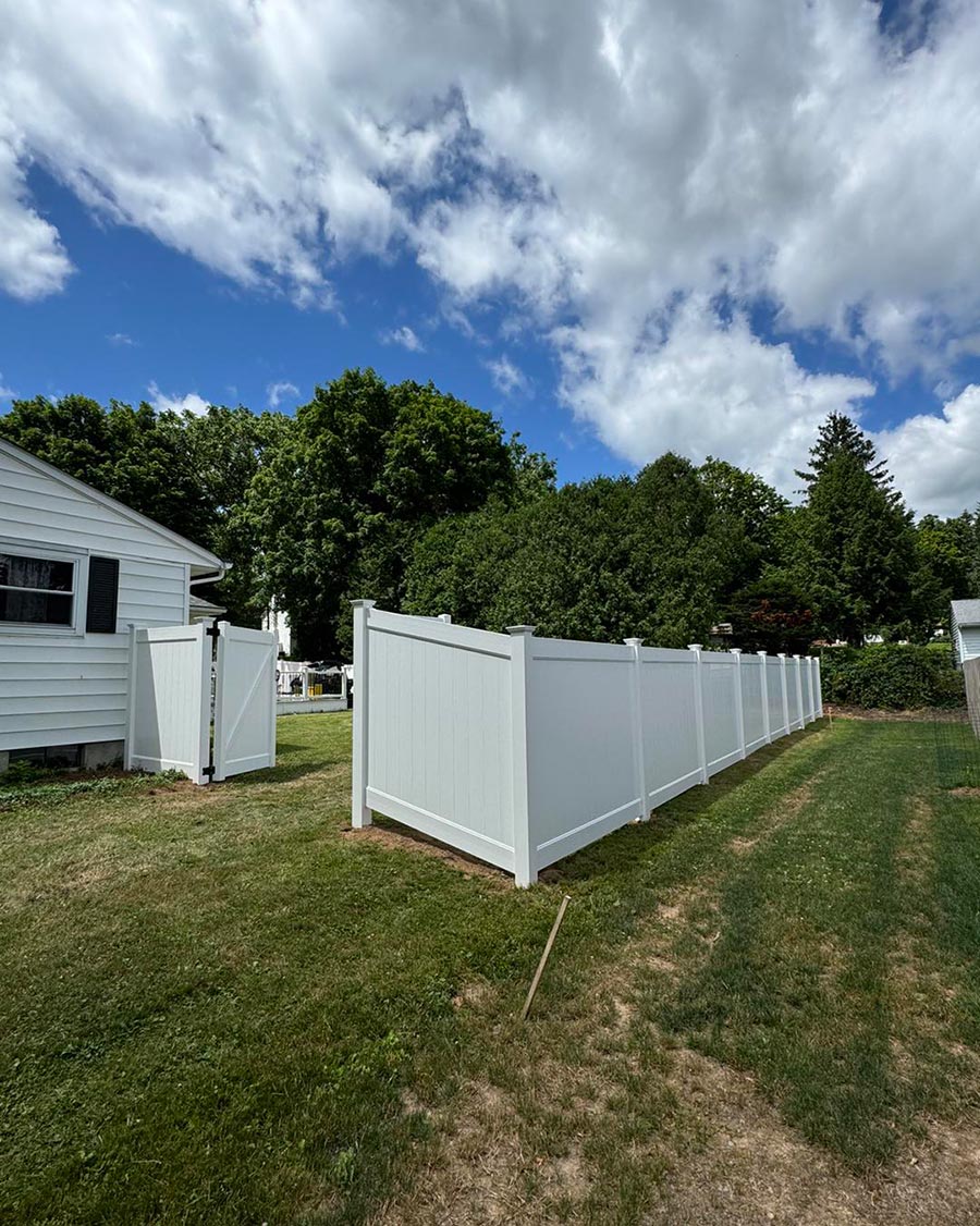 Oneida Vinyl Privacy Fencing